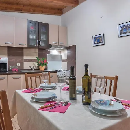 Gorgeous Home In Pula With Wifi