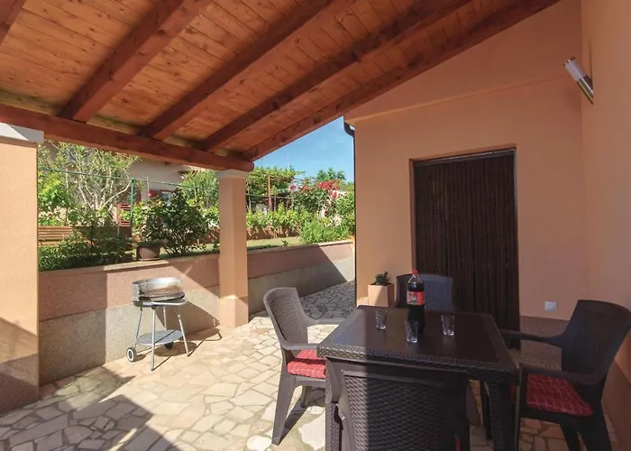 Gorgeous Home In Pula With Wifi