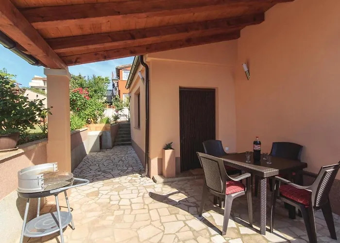 Gorgeous Home In Pula With Wifi *