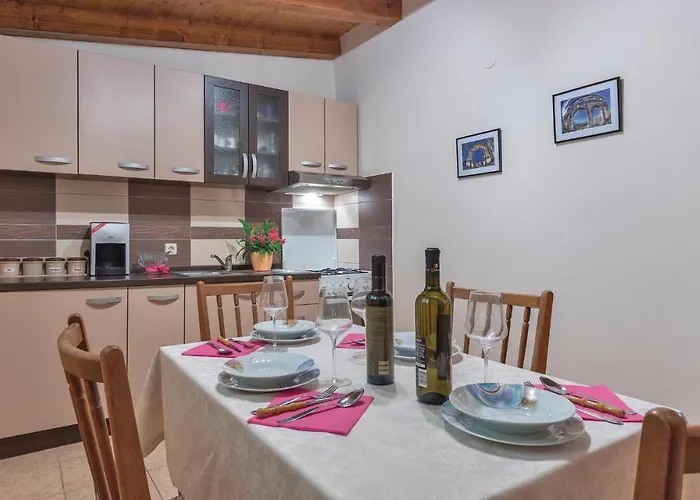 Gorgeous Home In Pula With Wifi