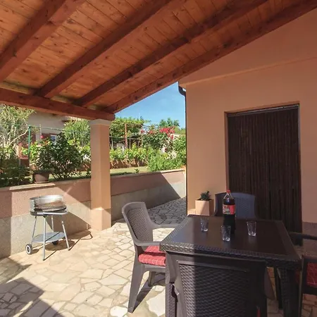 Stunning Home In Pula With Wifi