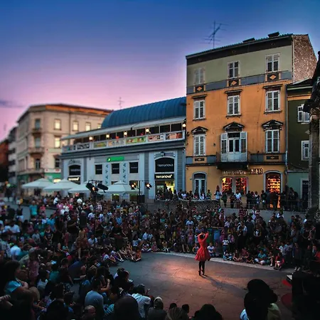 Gorgeous In With Wifi Feriehus Pula